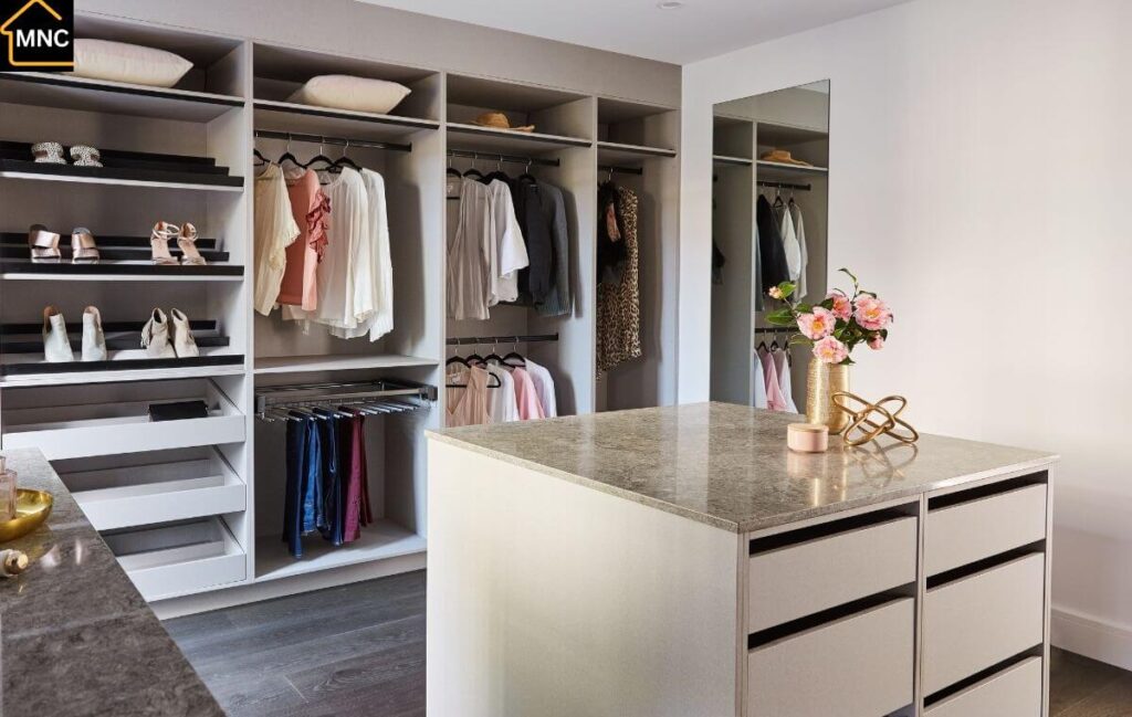 Bespoke Walk-In Closet Carpenter Dubai